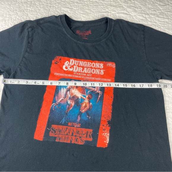 💖 5/$25 Stranger Things Netflix Dungeons & Dragons Men’s Graphic Shirt Size M - Picture 6 of 6